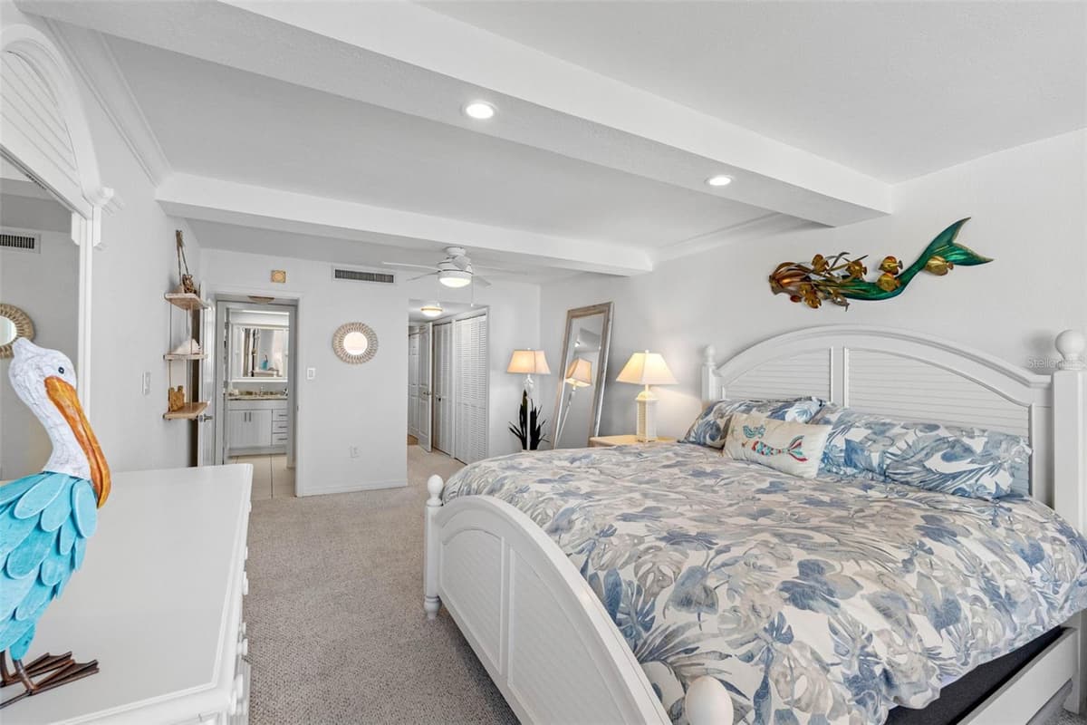 17920 GULF BOULEVARD — photo 16 of 44