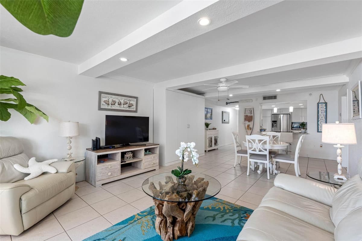 17920 GULF BOULEVARD — photo 10 of 44