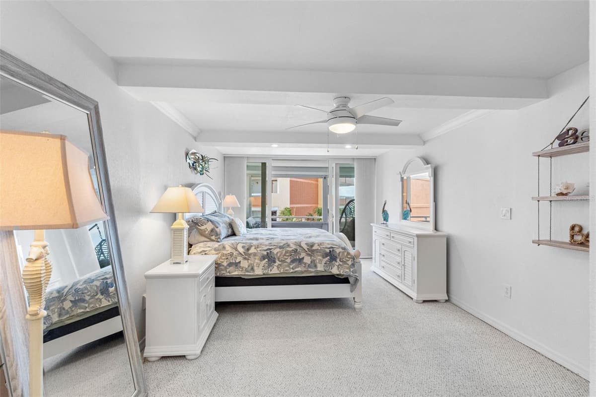 17920 GULF BOULEVARD — photo 19 of 44