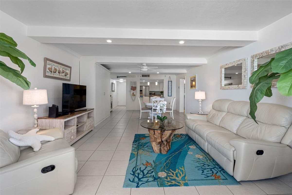 17920 GULF BOULEVARD — photo 11 of 44