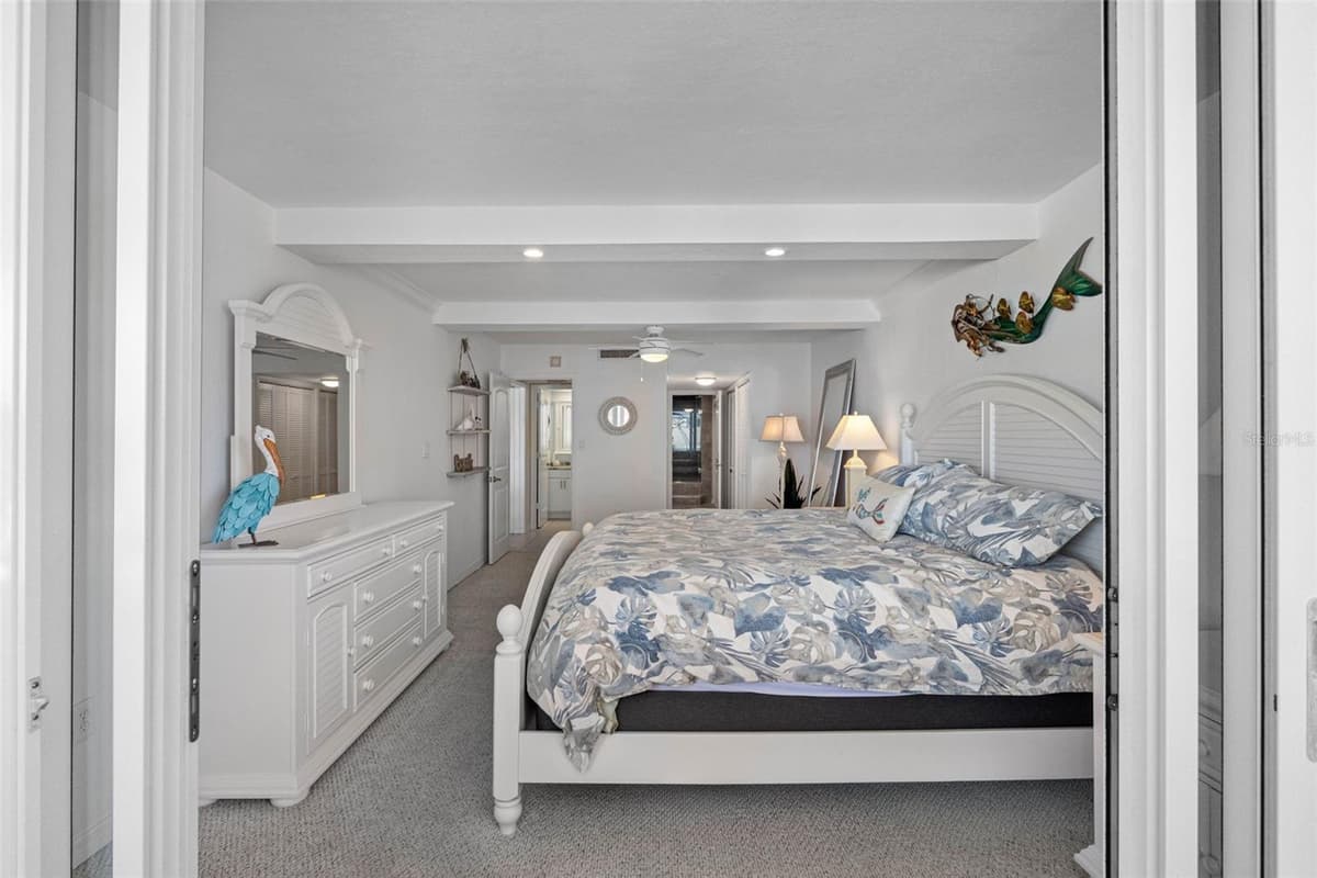 17920 GULF BOULEVARD — photo 17 of 44