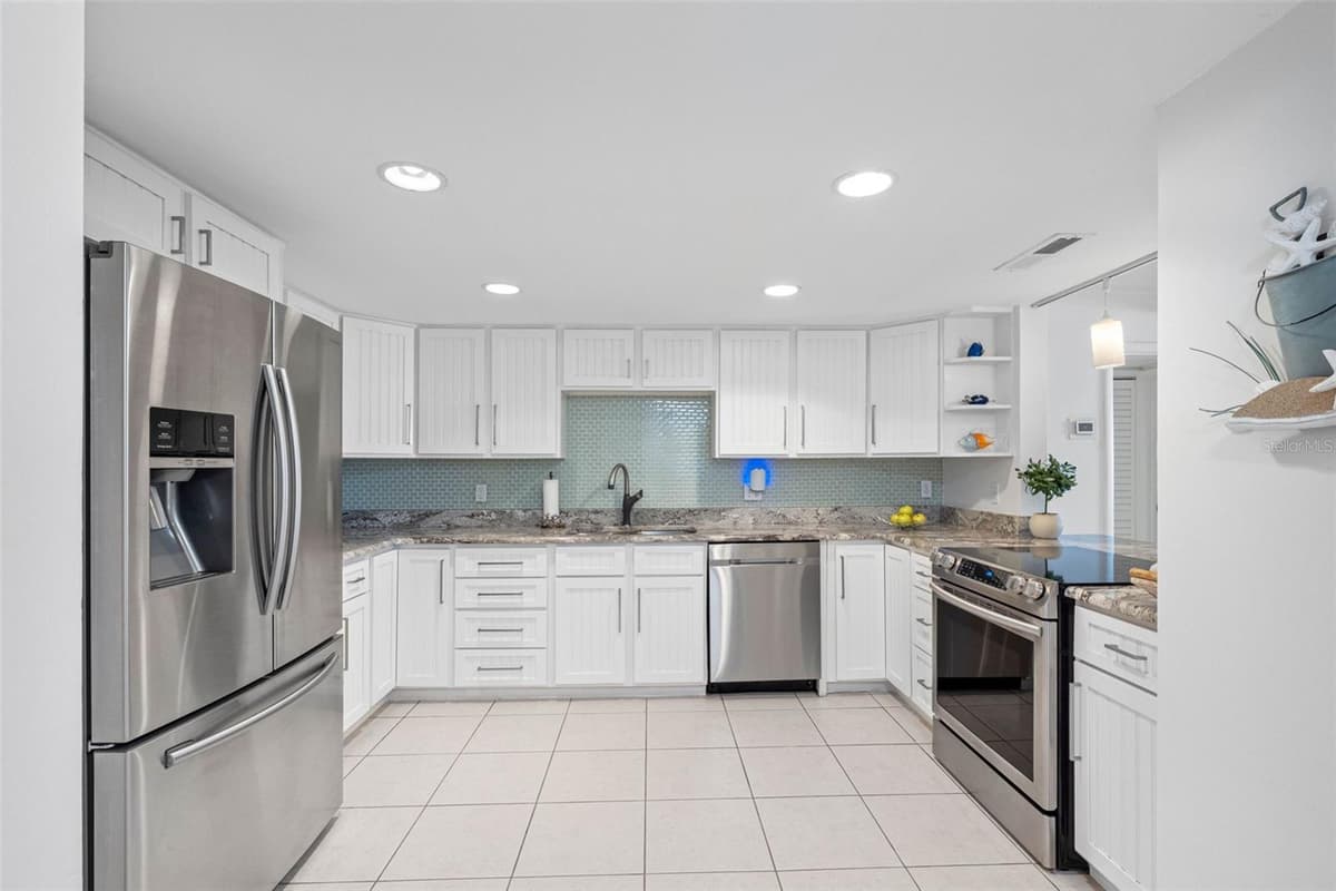 17920 GULF BOULEVARD — photo 7 of 44