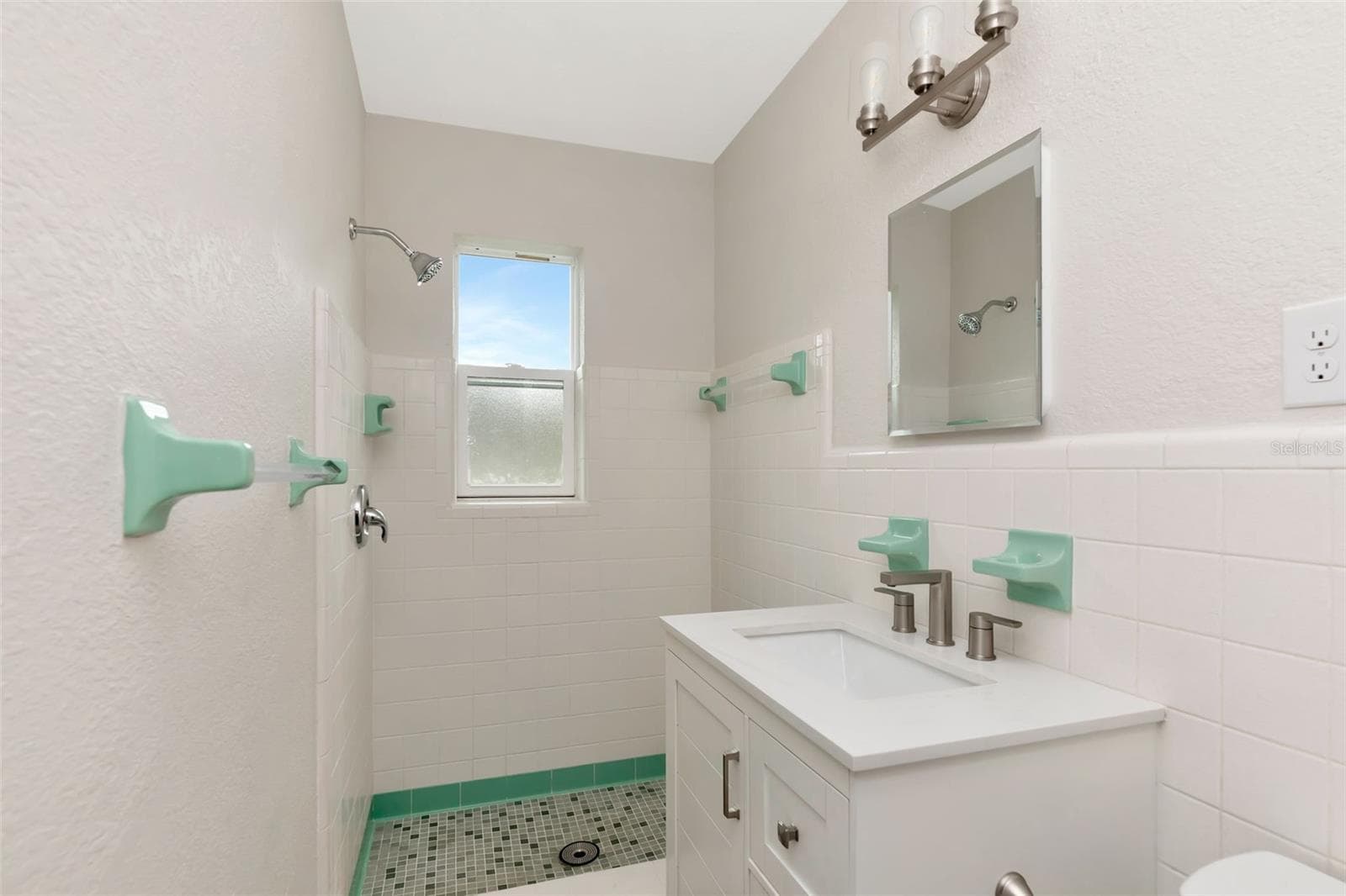 1100 58TH AVENUE — photo 16 of 25