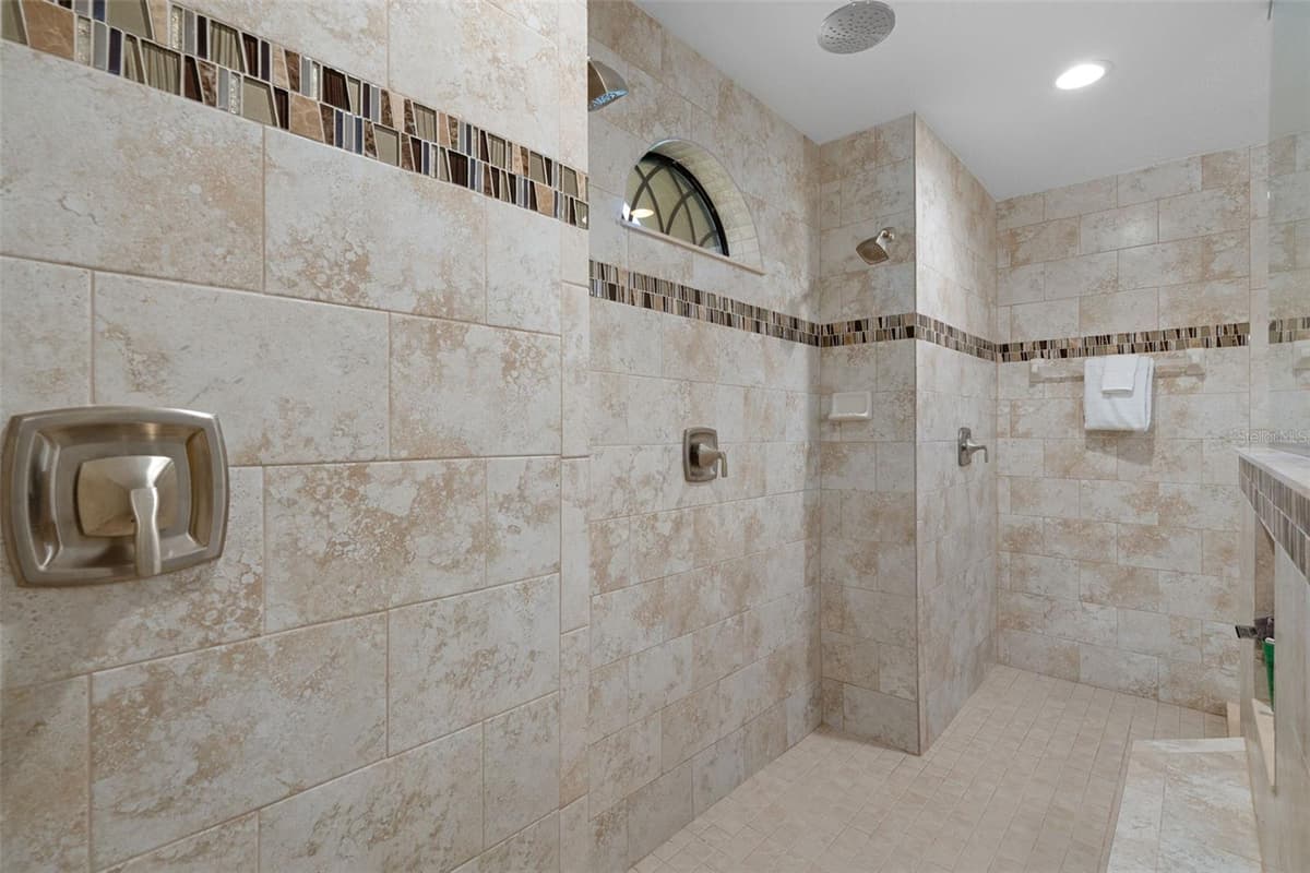 222 SUNCOAST BOULEVARD — photo 38 of 80