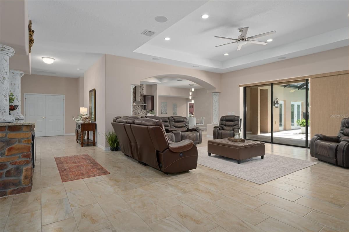 222 SUNCOAST BOULEVARD — photo 16 of 80
