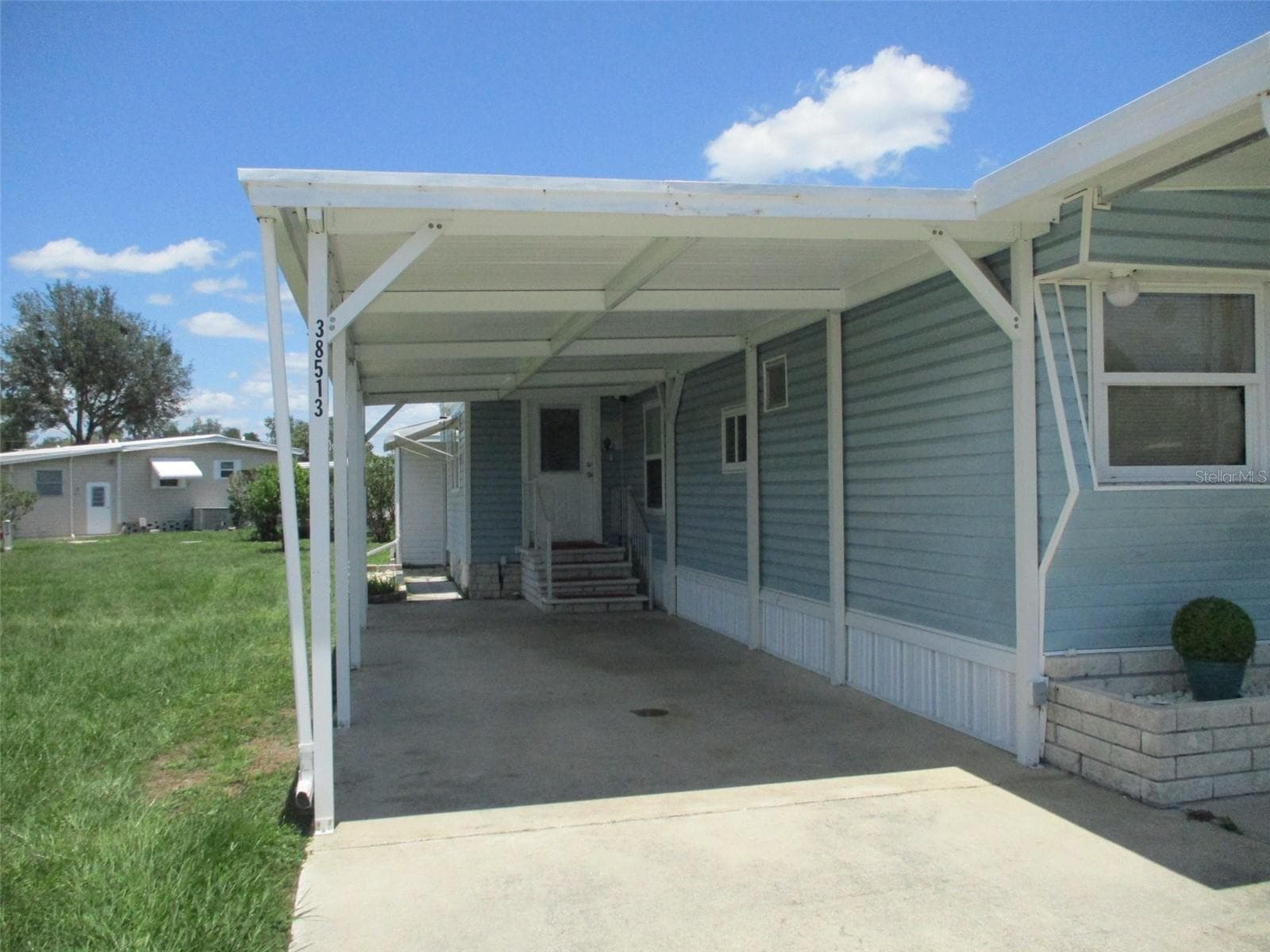 38513 WILLOUGHBY DRIVE — photo 2 of 27