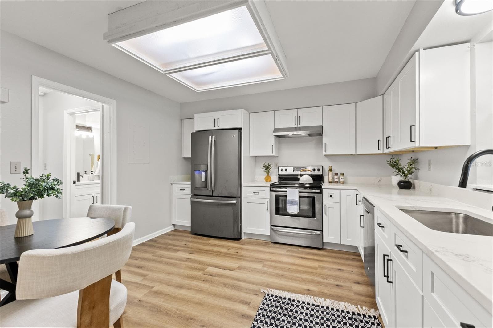 14809 WINDING CREEK COURT — photo 10 of 39