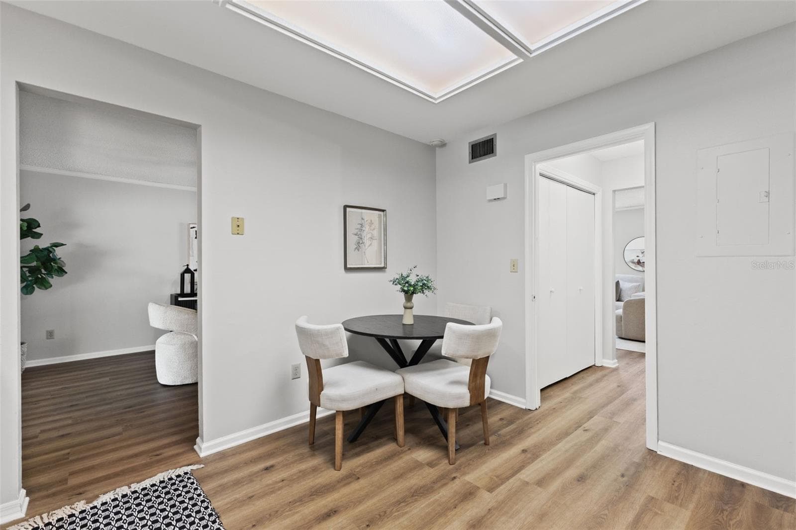 14809 WINDING CREEK COURT — photo 11 of 39