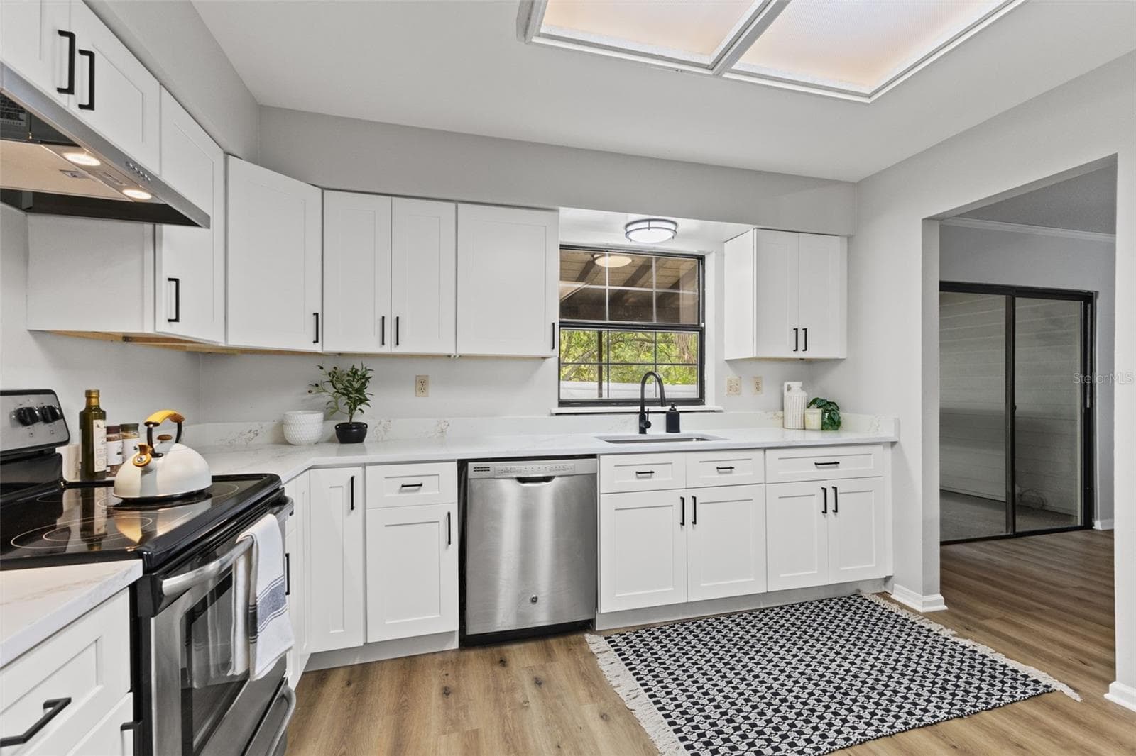 14809 WINDING CREEK COURT — photo 9 of 39