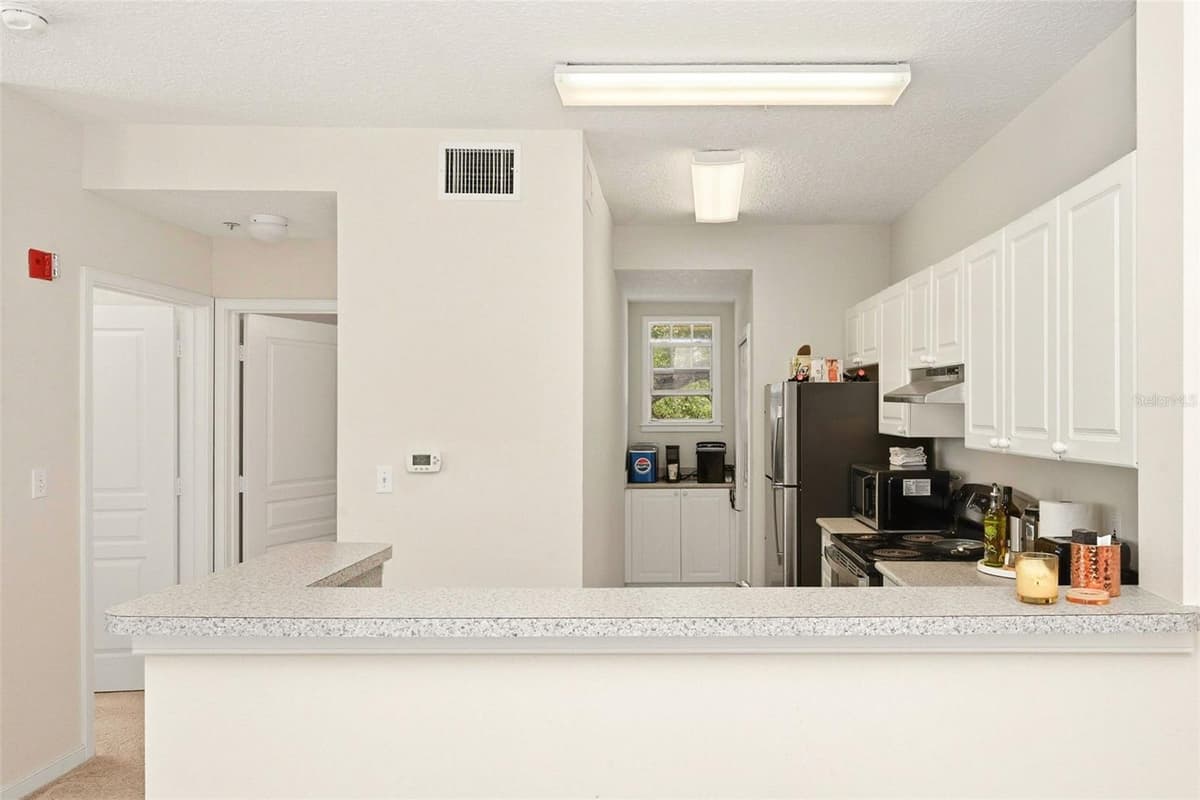 611 CAMPUS STREET — photo 16 of 28