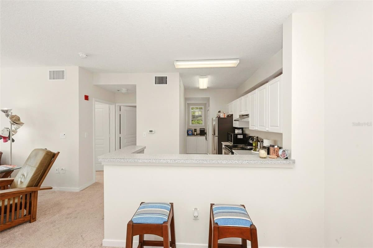 611 CAMPUS STREET — photo 7 of 28