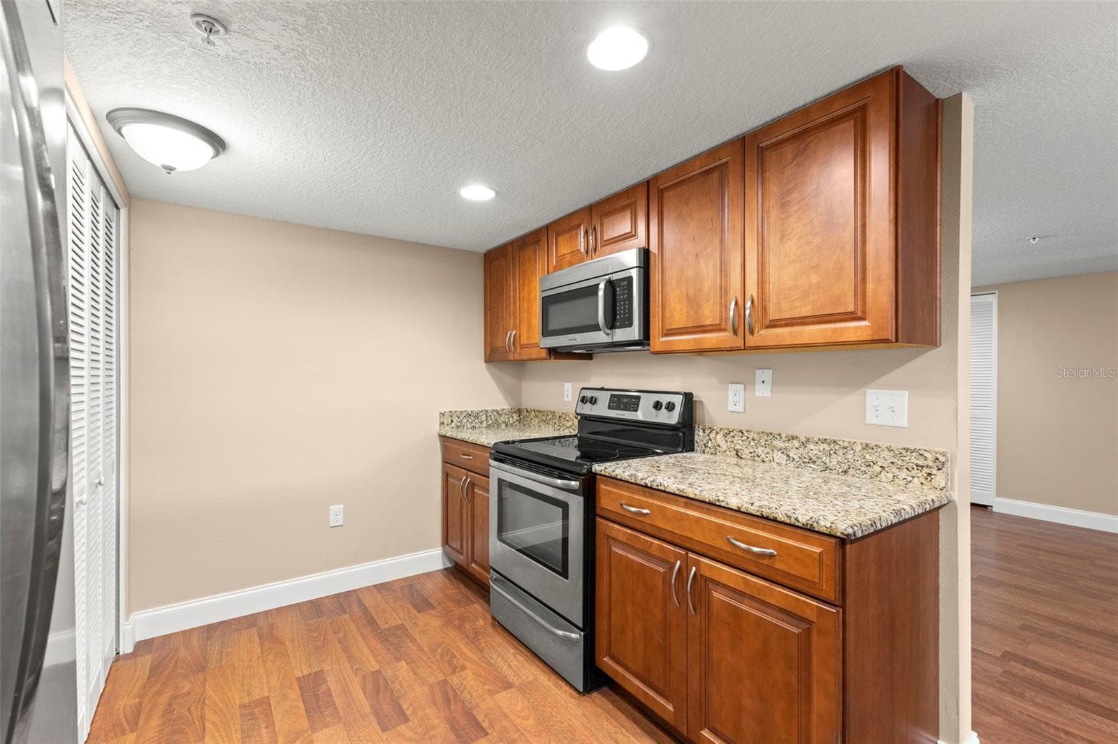2595 COUNTRYSIDE BOULEVARD — photo 10 of 54