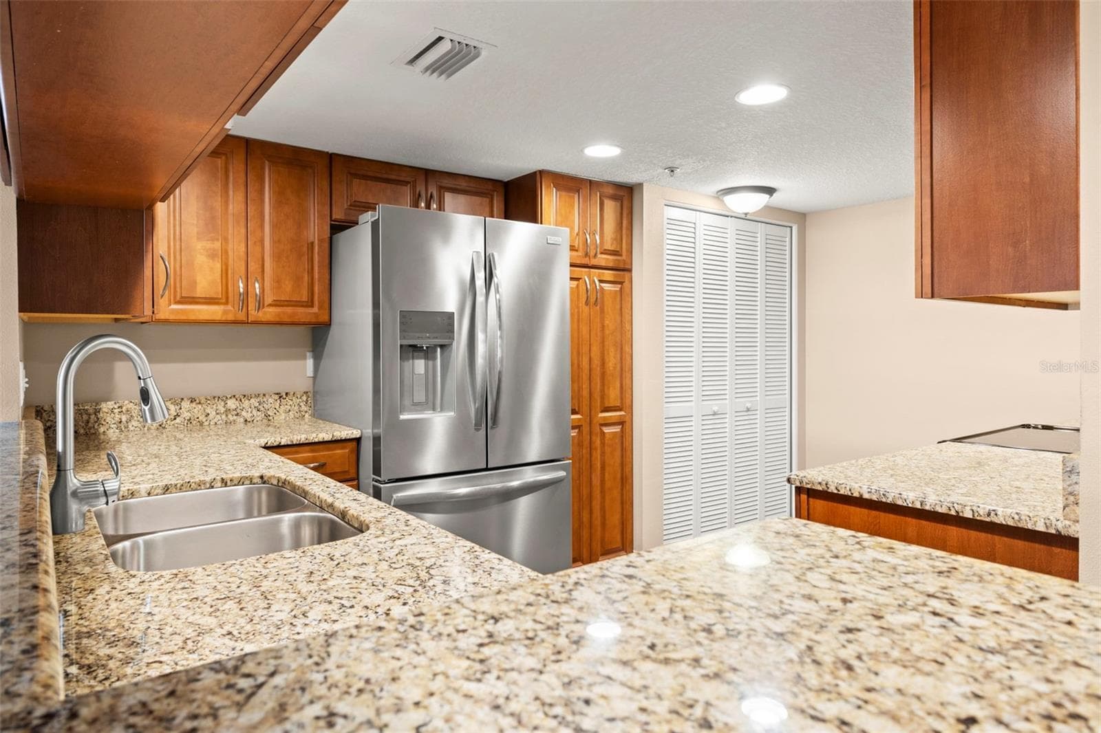 2595 COUNTRYSIDE BOULEVARD — photo 9 of 54