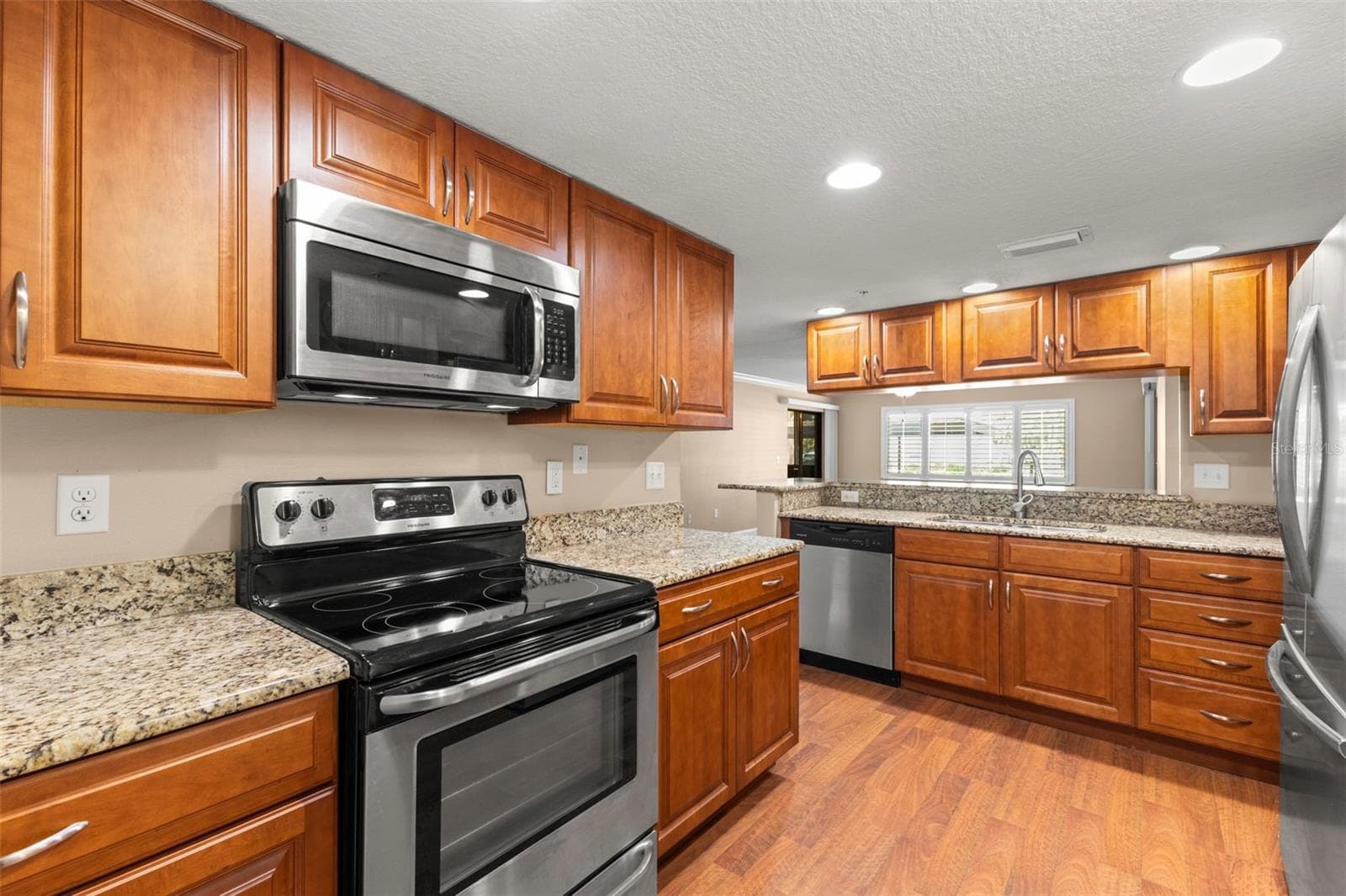 2595 COUNTRYSIDE BOULEVARD — photo 11 of 54