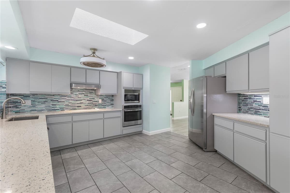6 CHERRY COURT — photo 18 of 74