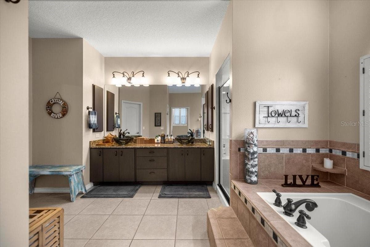 4860 ANGUS DRIVE — photo 4 of 67