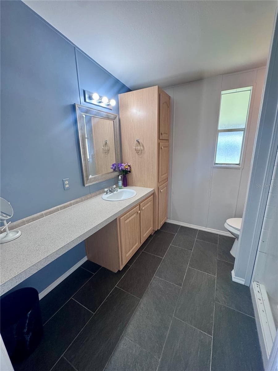 4385 MAPLE AVENUE — photo 11 of 20
