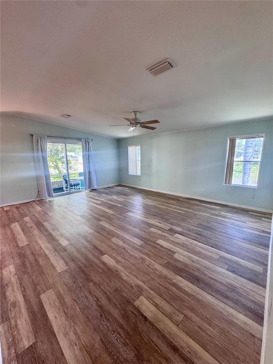 4385 MAPLE AVENUE — photo 4 of 20