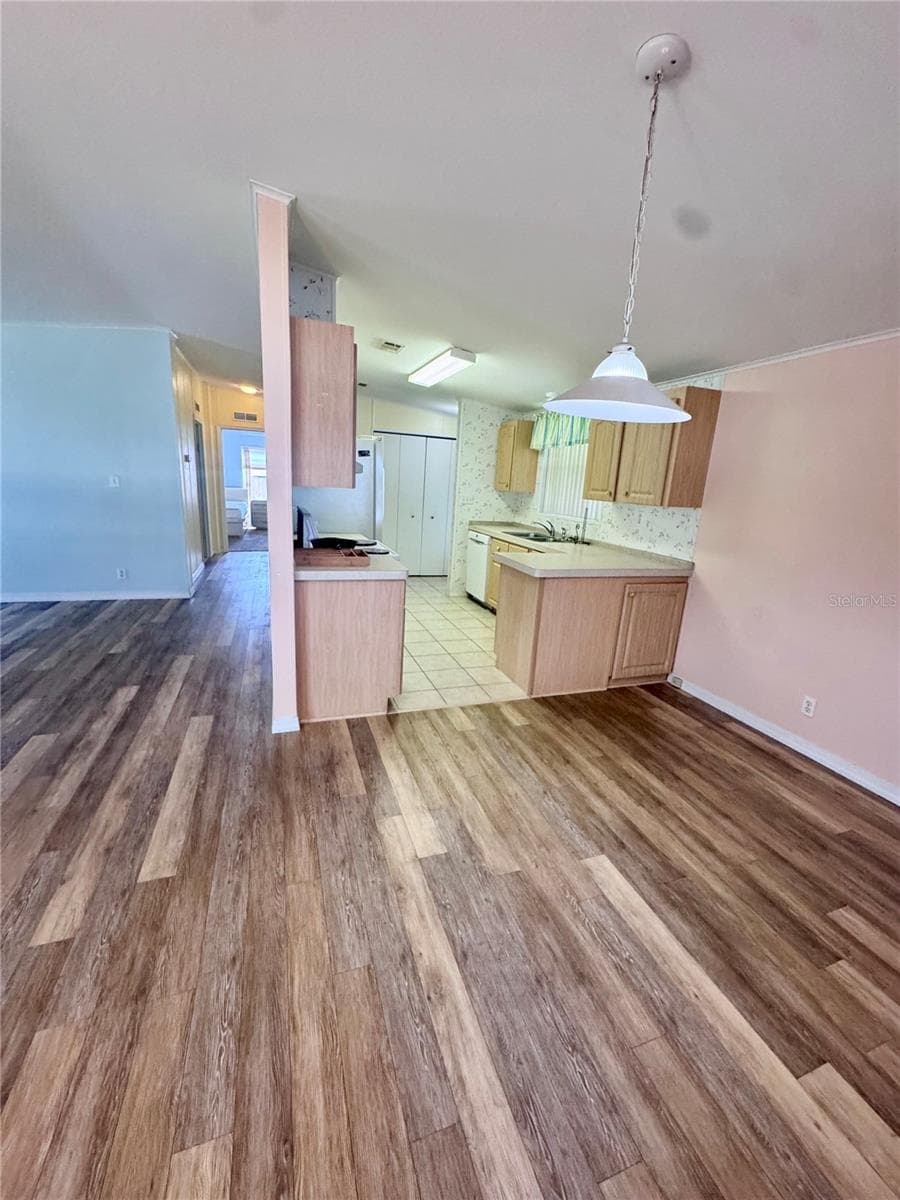 4385 MAPLE AVENUE — photo 8 of 20