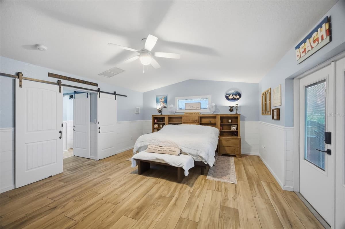 8211 HAYWARD LANE — photo 8 of 32