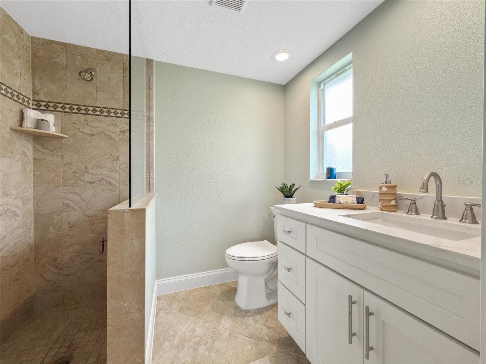 5008 DORY DRIVE — photo 23 of 53