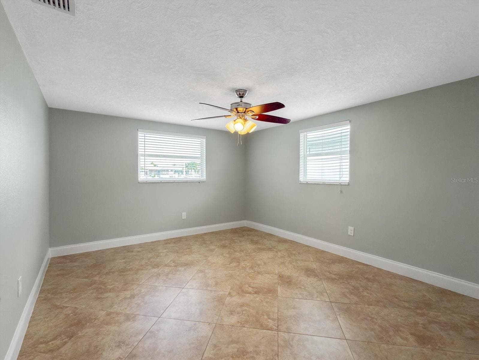 5008 DORY DRIVE — photo 15 of 53