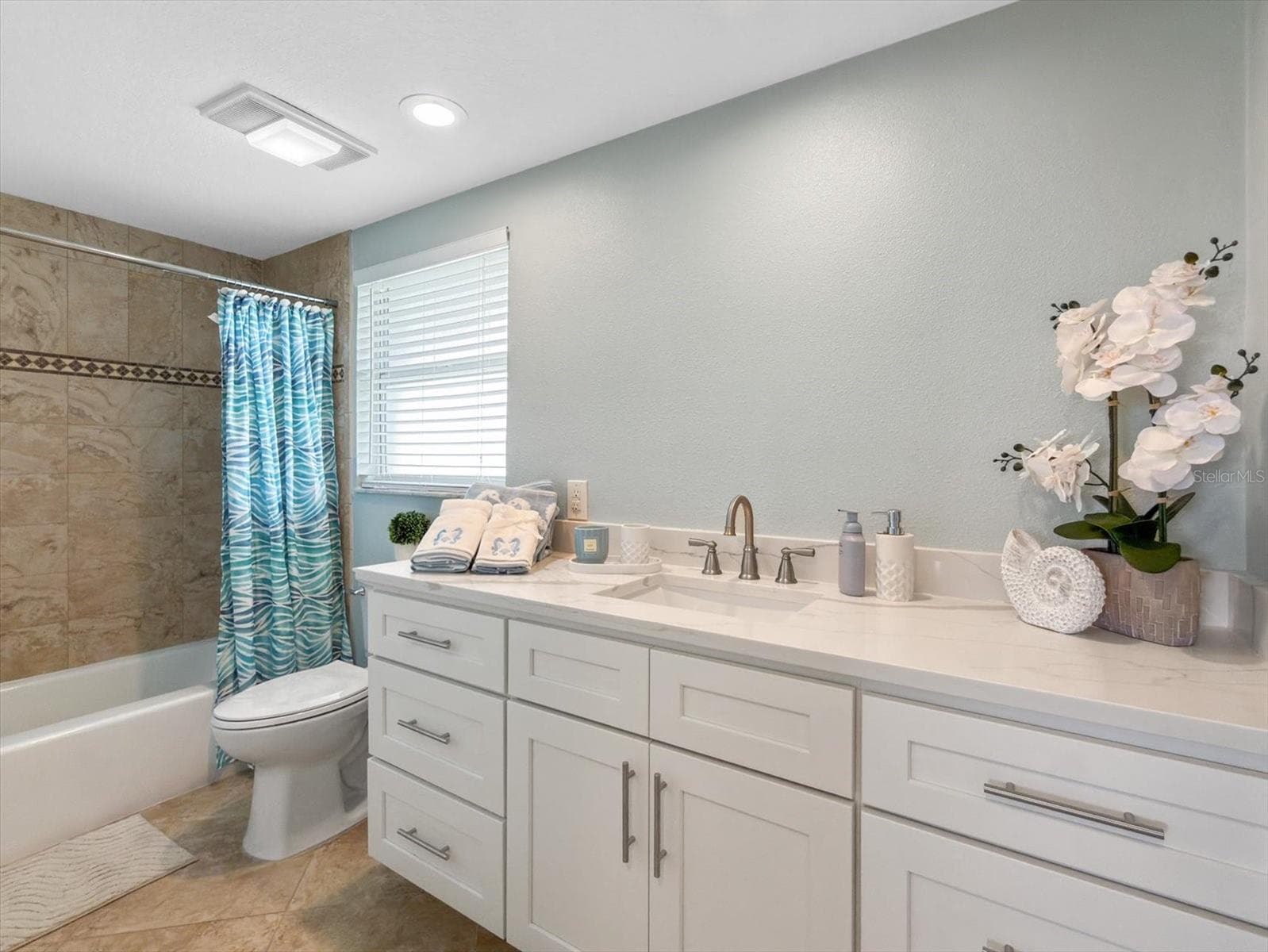 5008 DORY DRIVE — photo 14 of 53