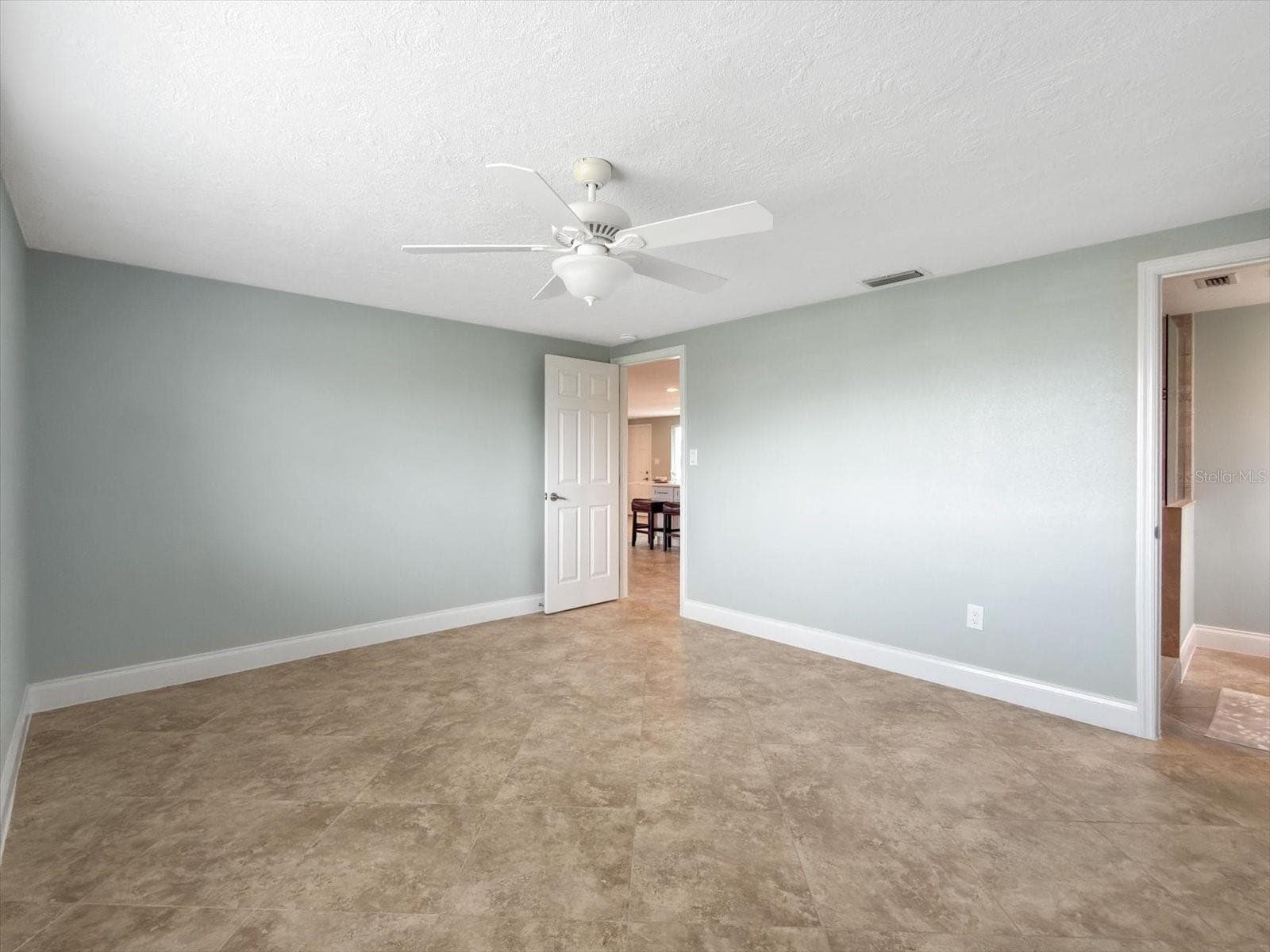 5008 DORY DRIVE — photo 21 of 53