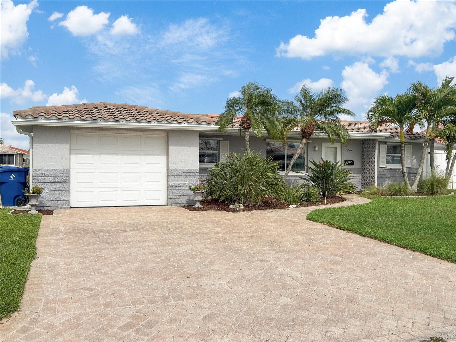 5008 DORY DRIVE — photo 16 of 53