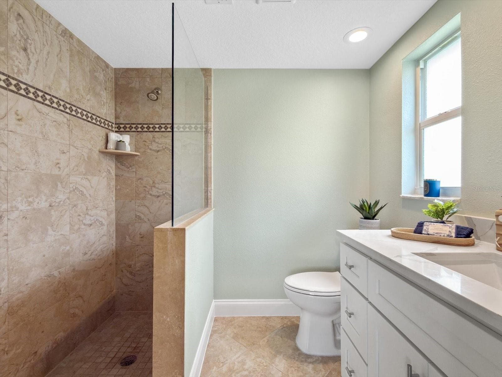 5008 DORY DRIVE — photo 22 of 53