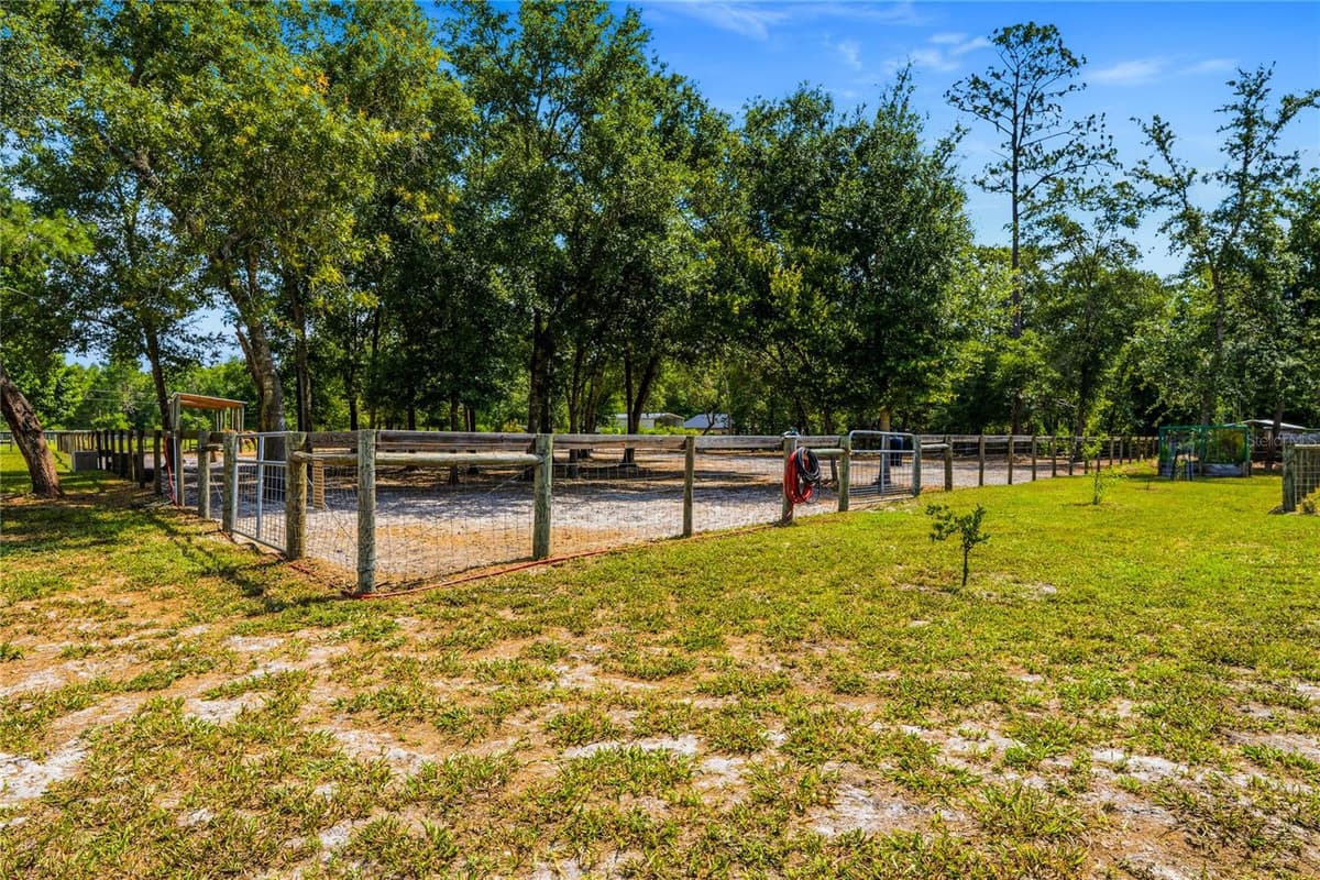 135 LINDA SUE DRIVE — photo 38 of 76