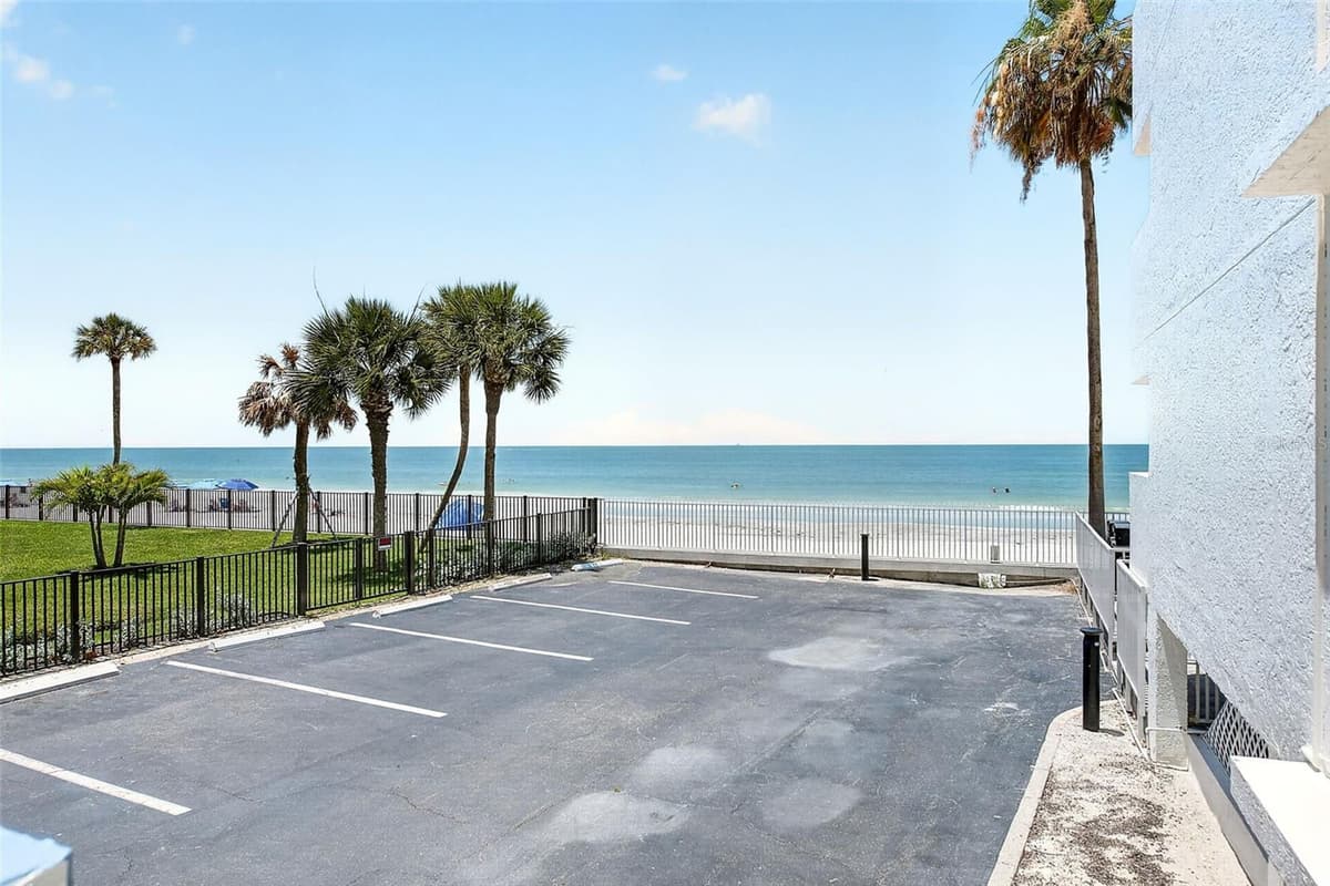 16308 GULF BOULEVARD — photo 23 of 41