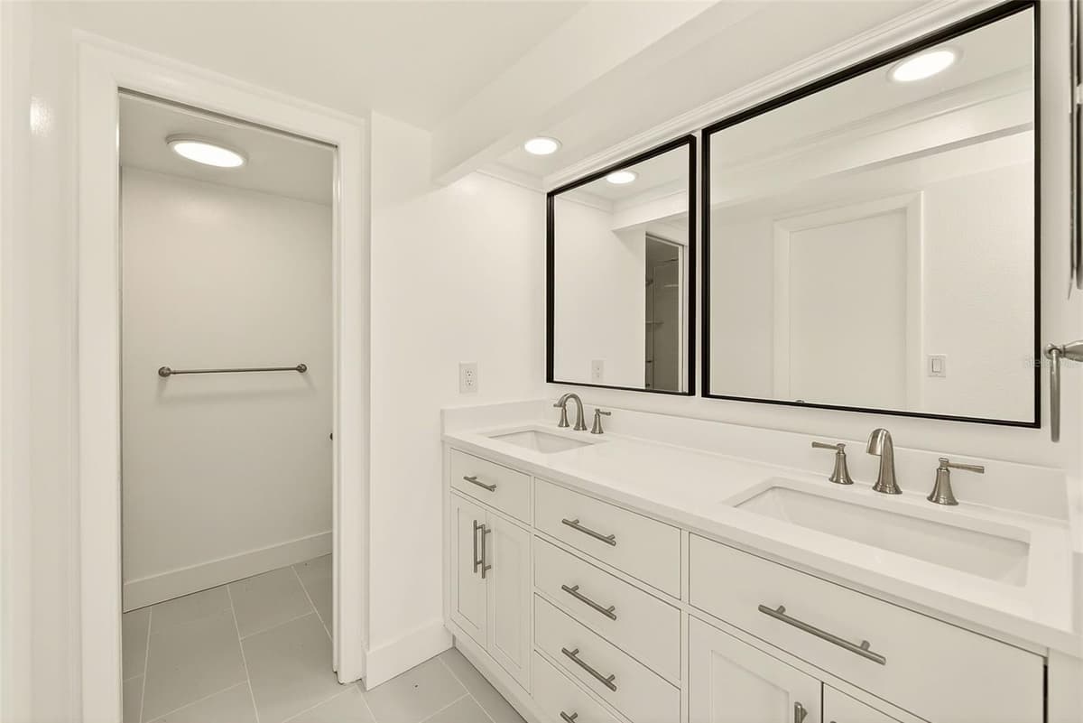 16308 GULF BOULEVARD — photo 15 of 41