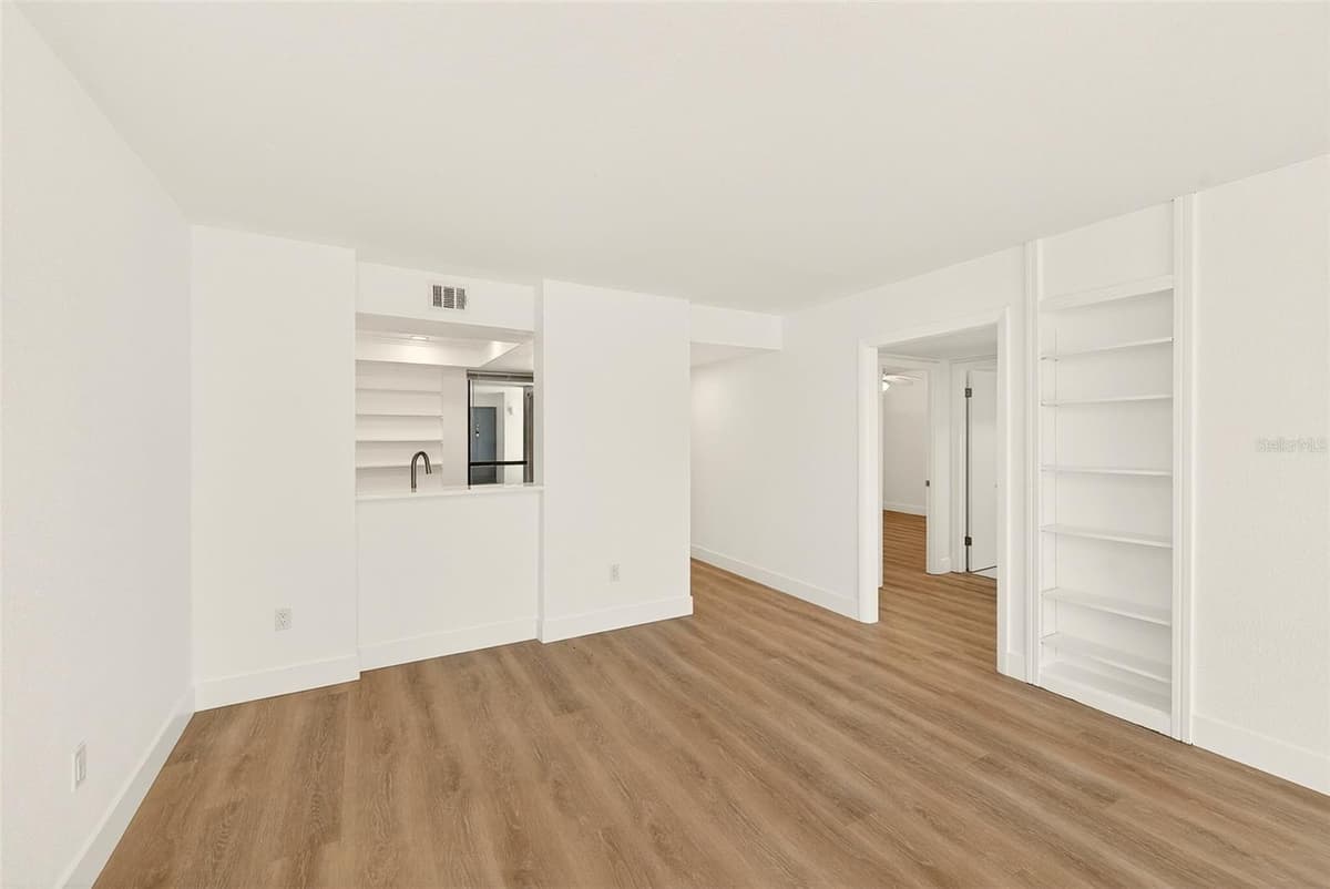 16308 GULF BOULEVARD — photo 10 of 41
