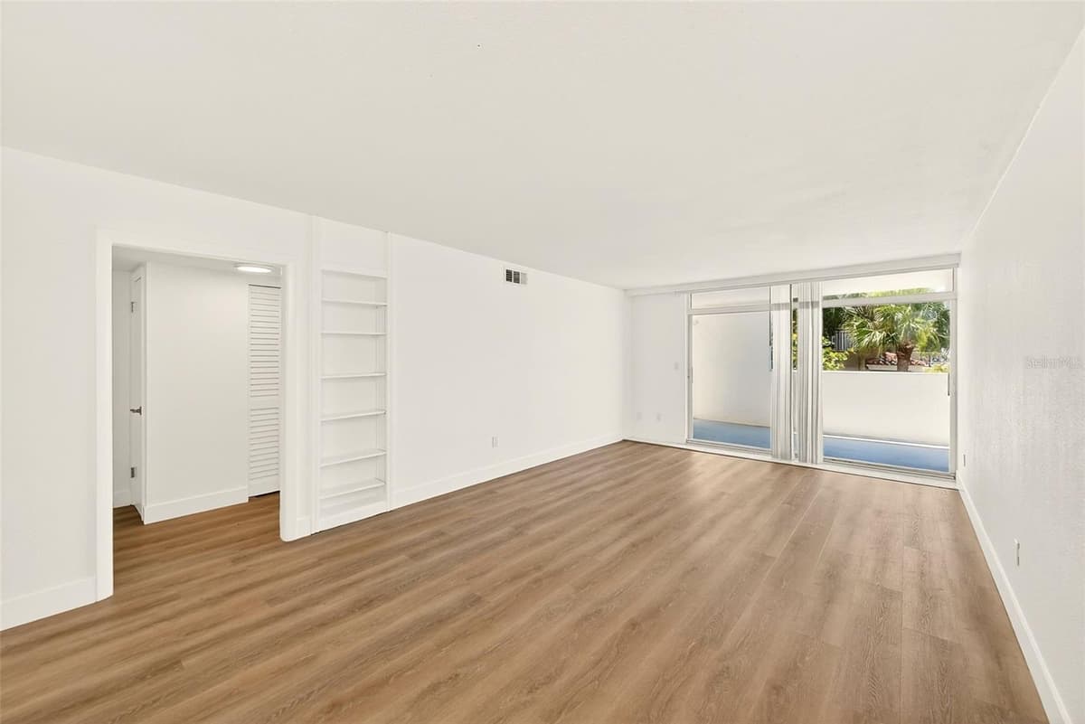16308 GULF BOULEVARD — photo 11 of 41