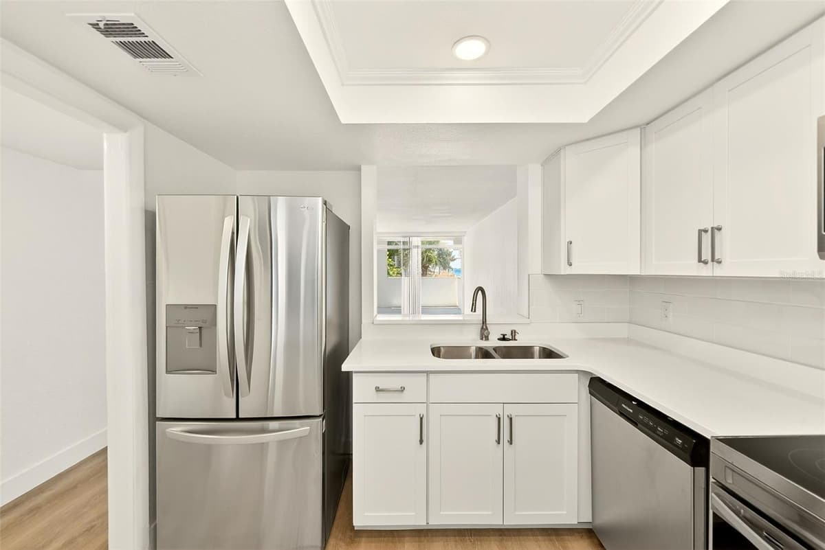 16308 GULF BOULEVARD — photo 4 of 41