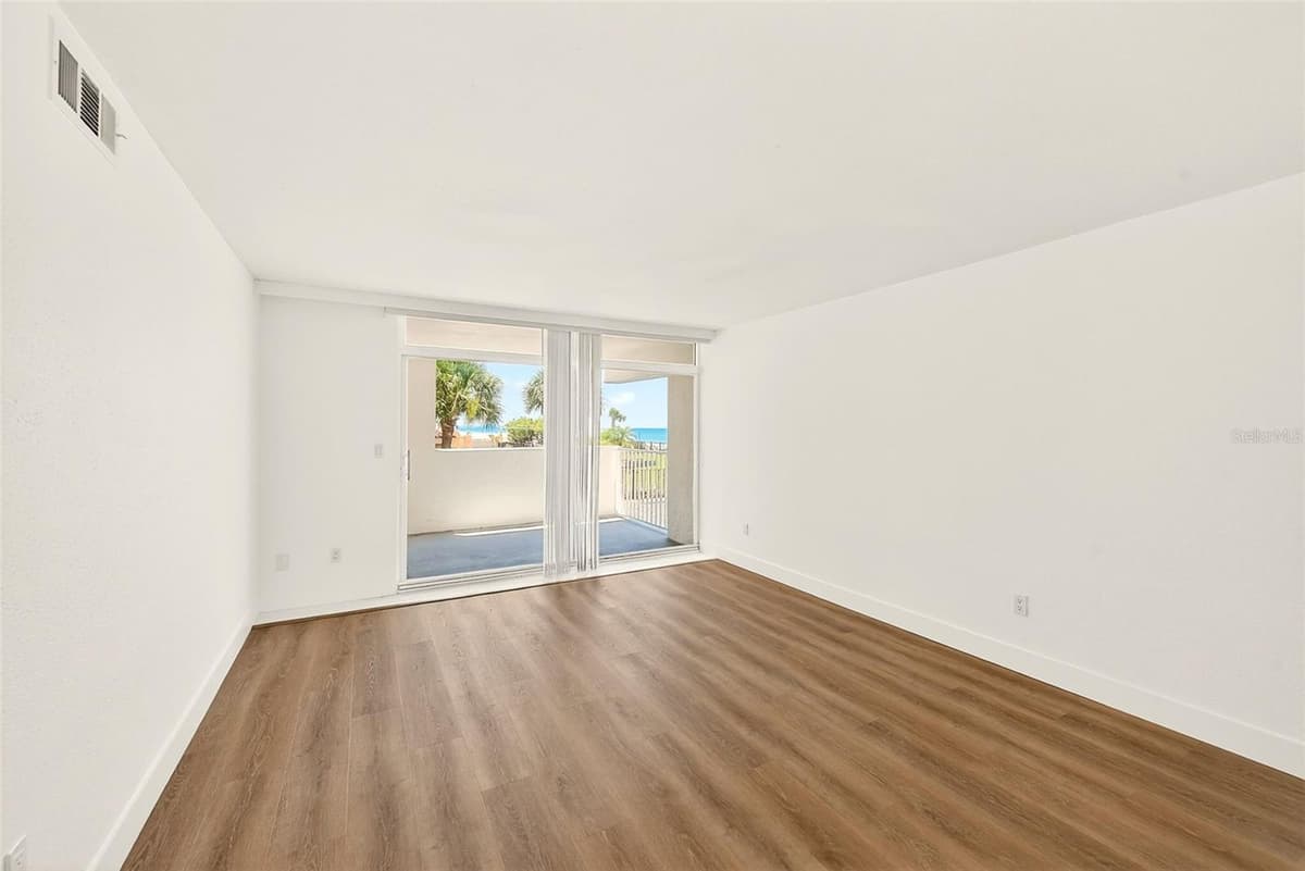 16308 GULF BOULEVARD — photo 9 of 41