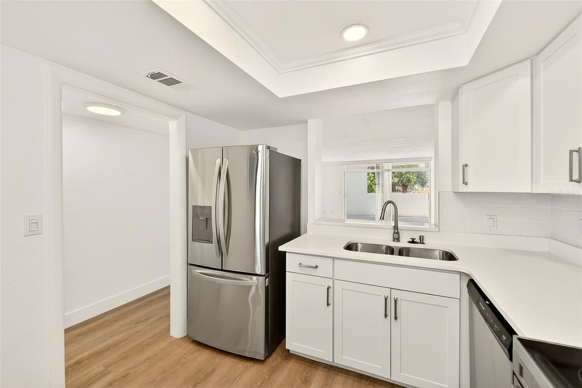 16308 GULF BOULEVARD — photo 6 of 41