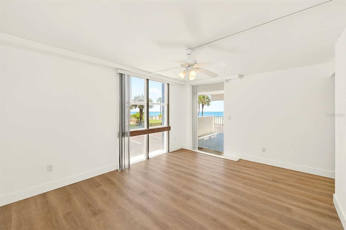 16308 GULF BOULEVARD — photo 14 of 41