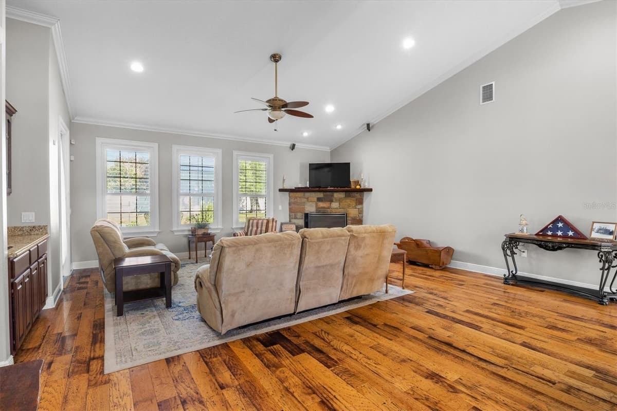 615 OAK AVENUE — photo 19 of 76