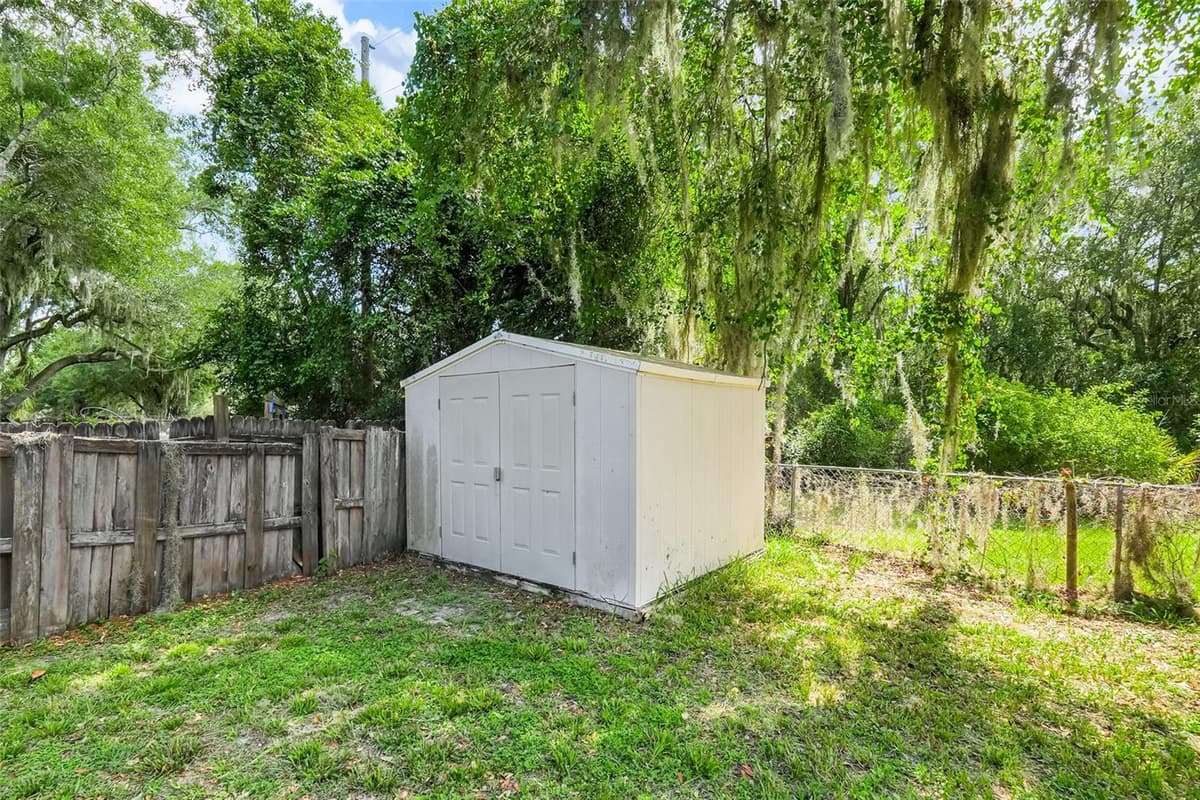 207 HOWARD COURT — photo 26 of 29