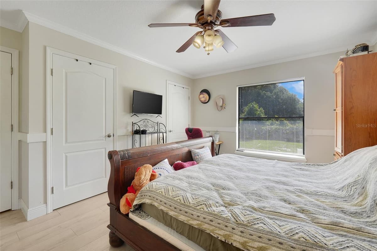207 HOWARD COURT — photo 15 of 29