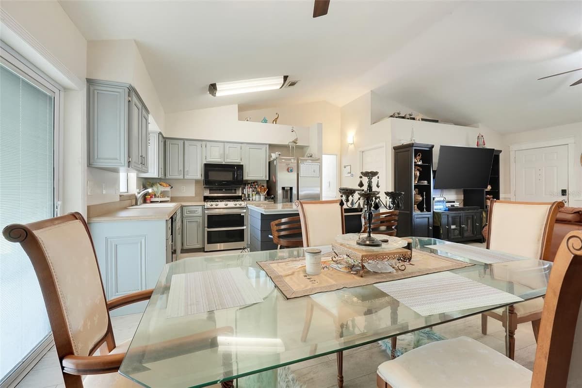 207 HOWARD COURT — photo 9 of 29
