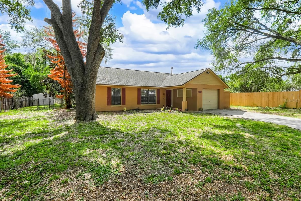 207 HOWARD COURT — photo 3 of 29