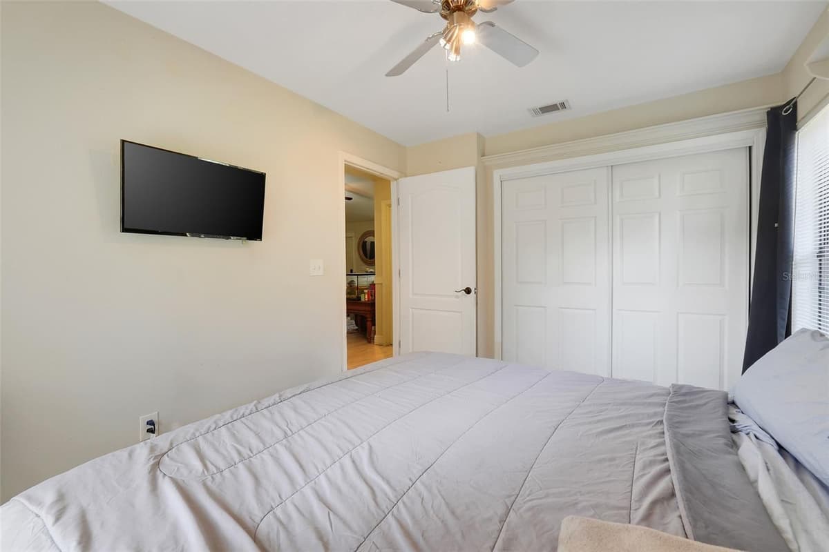 207 HOWARD COURT — photo 17 of 29