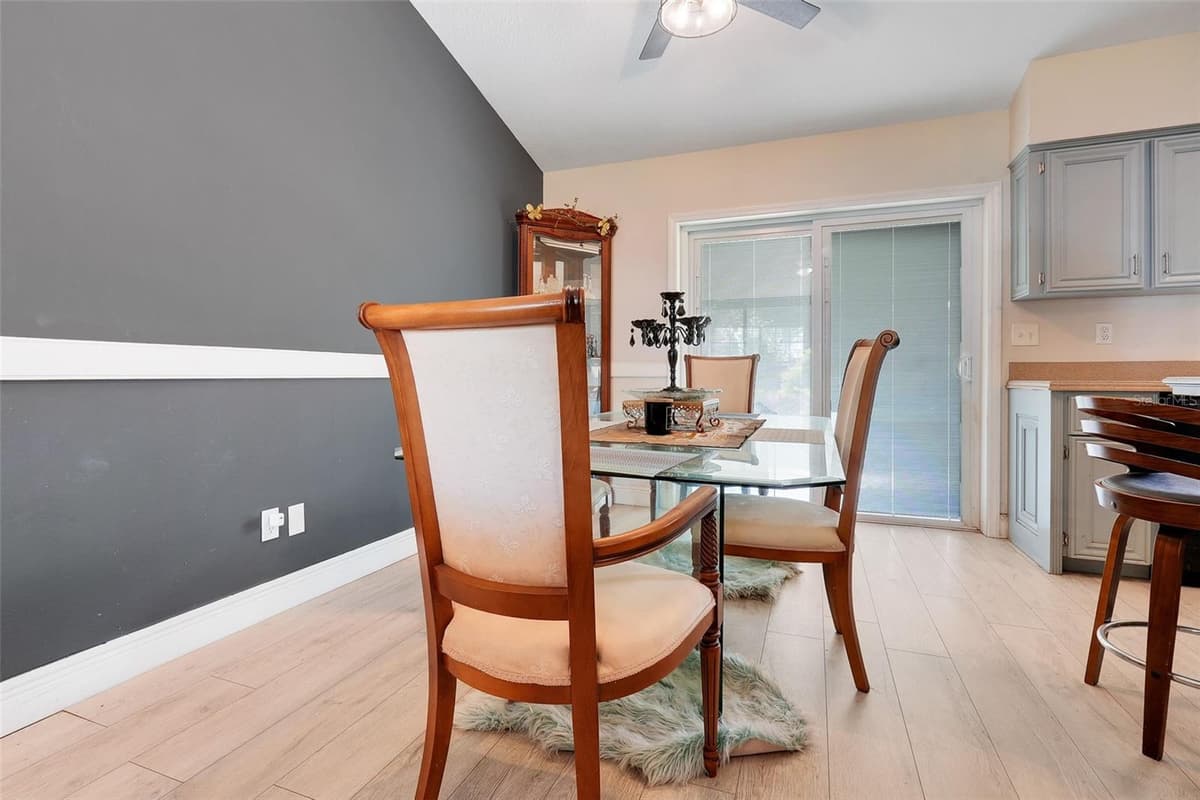 207 HOWARD COURT — photo 8 of 29