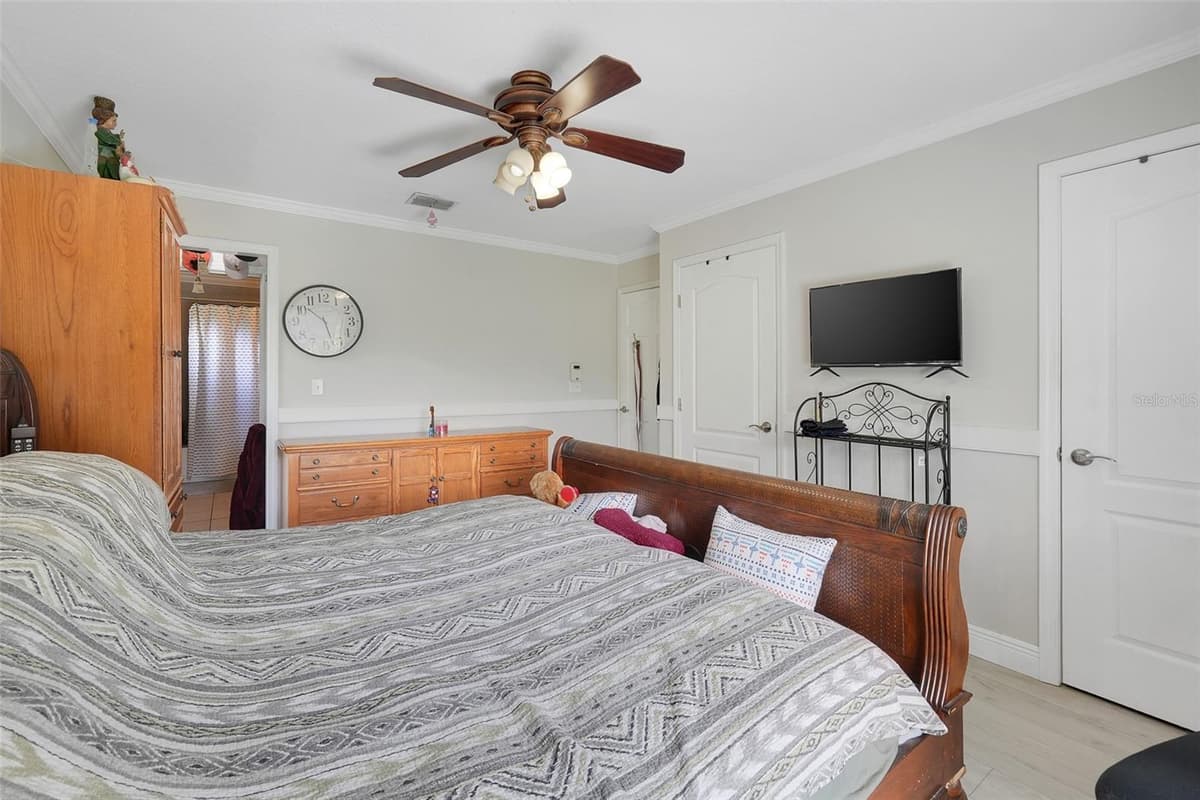 207 HOWARD COURT — photo 13 of 29