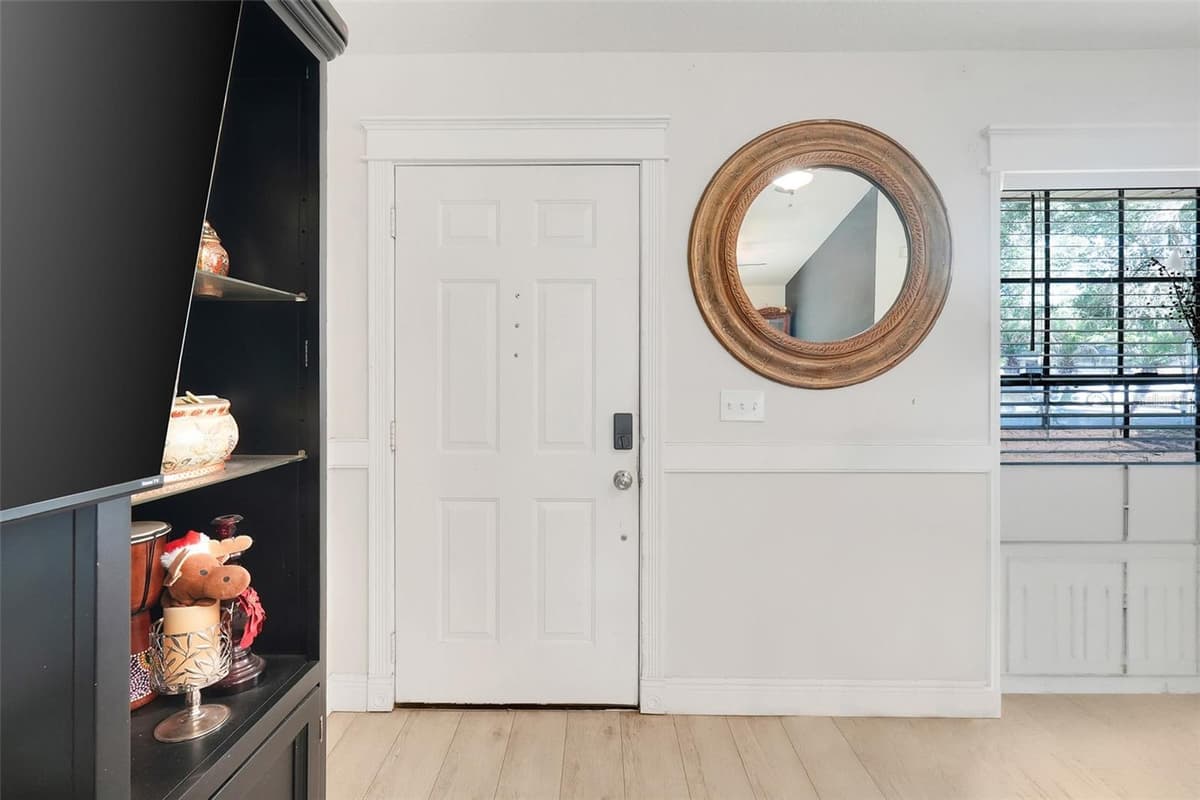 207 HOWARD COURT — photo 5 of 29