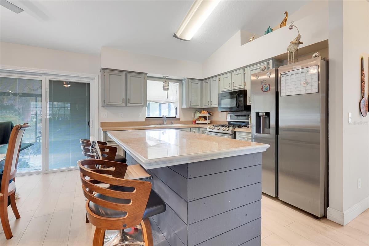 207 HOWARD COURT — photo 10 of 29