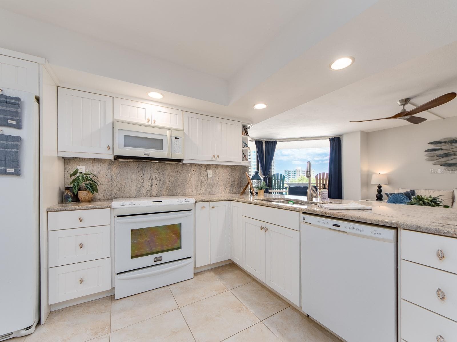 690 ISLAND WAY — photo 16 of 51